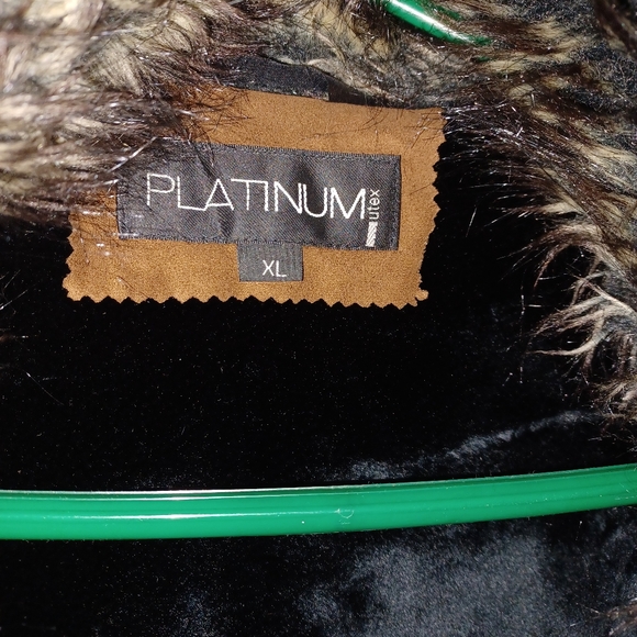 BLACK FRIDAY SALE NOV28/DEC5Beautiful Sherling coat with fur - Picture 7 of 8